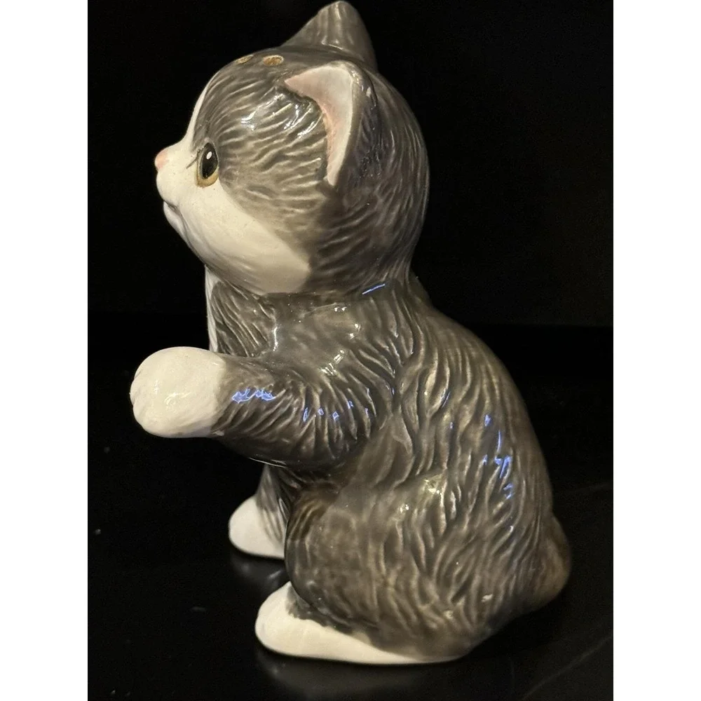 Vintage 1998 H & HD, 2adorable Cats Salt & Pepper Shaker Set , Made In Mexico